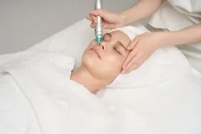 美容サポートを利用する女性