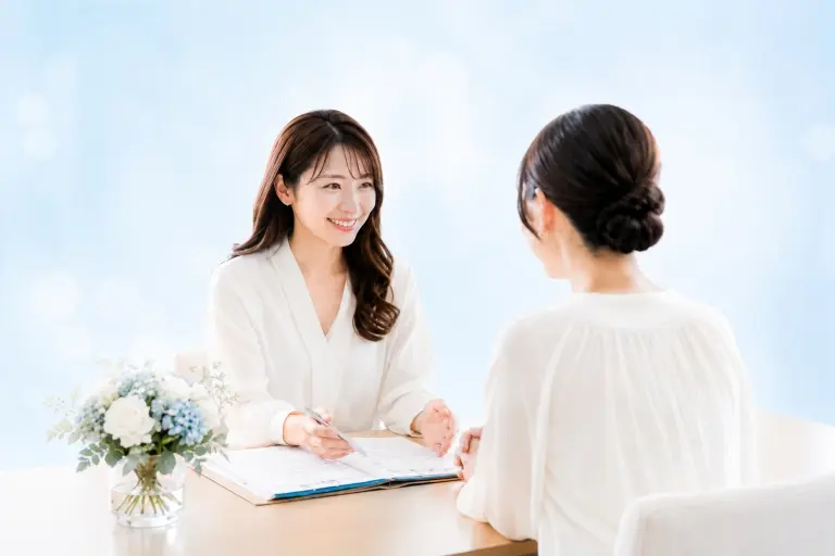 自分らしい魅力を磨きながら未来へ進む女性